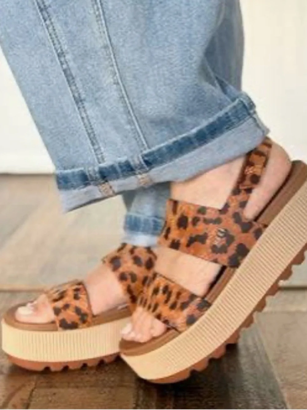 Leopard Print Platform Sandals for Women - Chunky Retro Style